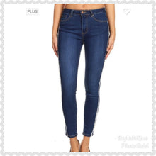 Load image into Gallery viewer, Dazzle Me Down (Curvy ) Encore Jeans